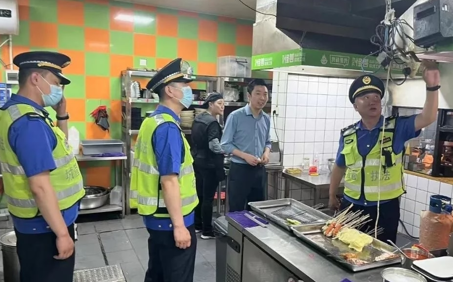 鶴壁市淇濱區開展餐飲油煙專項整治行動
