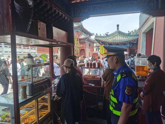 鼓樓區多部門聯合開展餐飲油煙專項治理行動