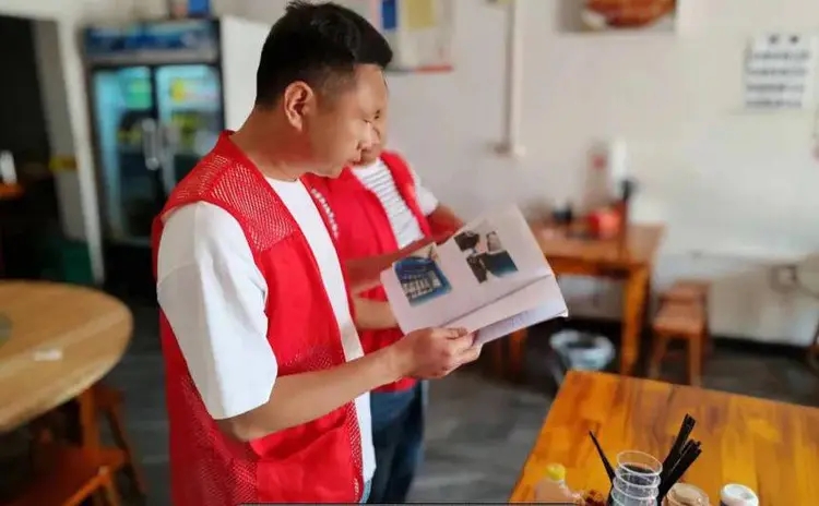 劉砦社區開展餐飲門店油煙排查整治行動