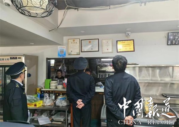 雙山街道多部門聯合開展餐飲油煙問題專項檢查整治