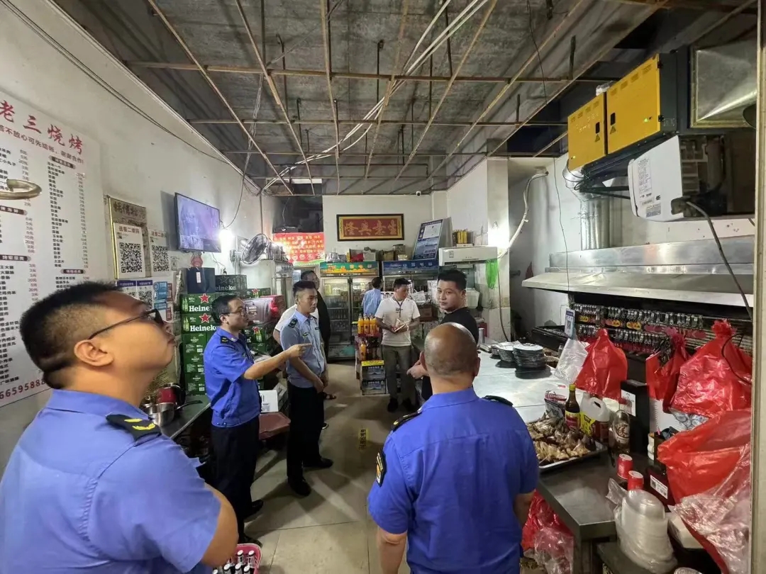安溪縣城市管理局開展油煙污染專項治理行動
