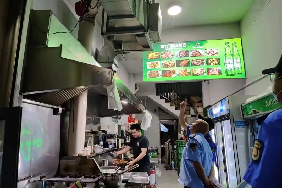 南靖縣城管局開展餐飲油煙整治行動
