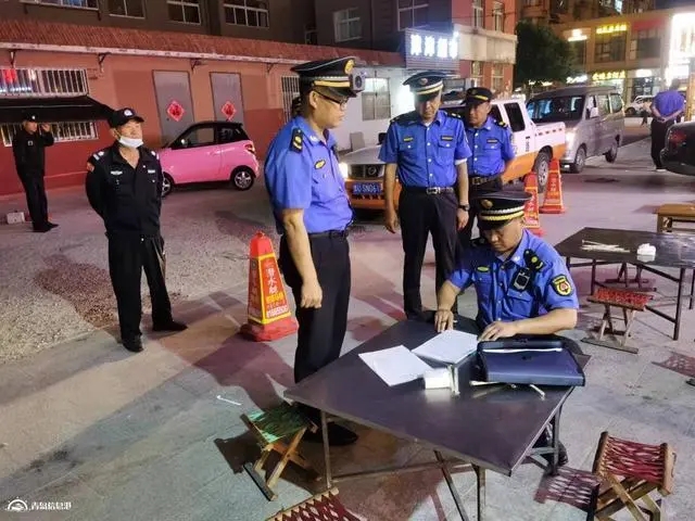 李園街道綜合行政執法中隊開展夜間露天燒烤專項整治行動