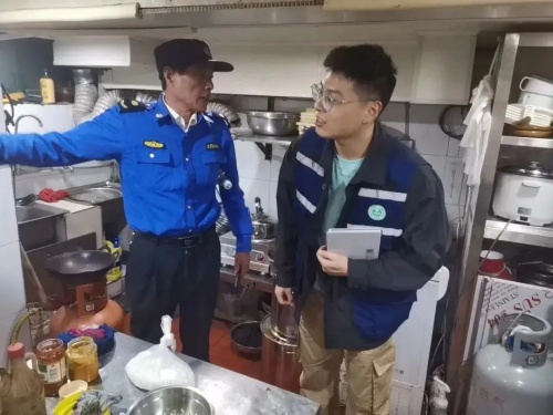 寶塔路街道多部門聯合開展整治餐飲油煙專項聯合執法行動