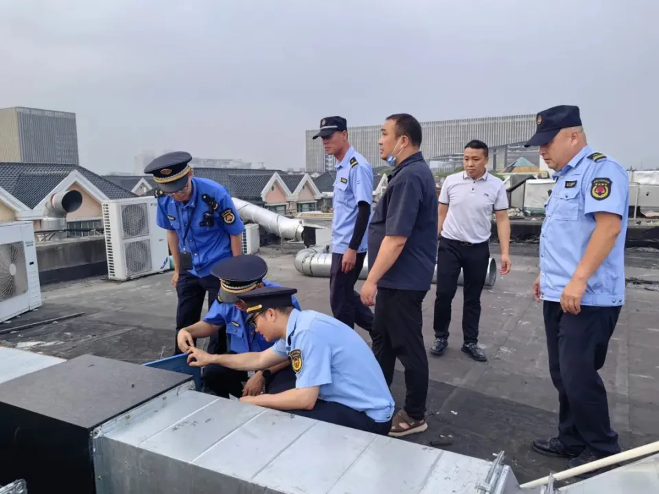 青浦區多部門聯合開展餐飲油煙專項聯合執法行動