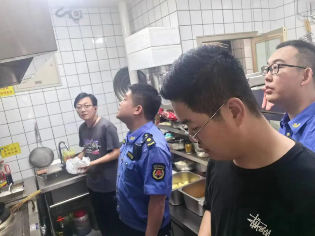 保稅區開展餐飲油煙專項整治行動