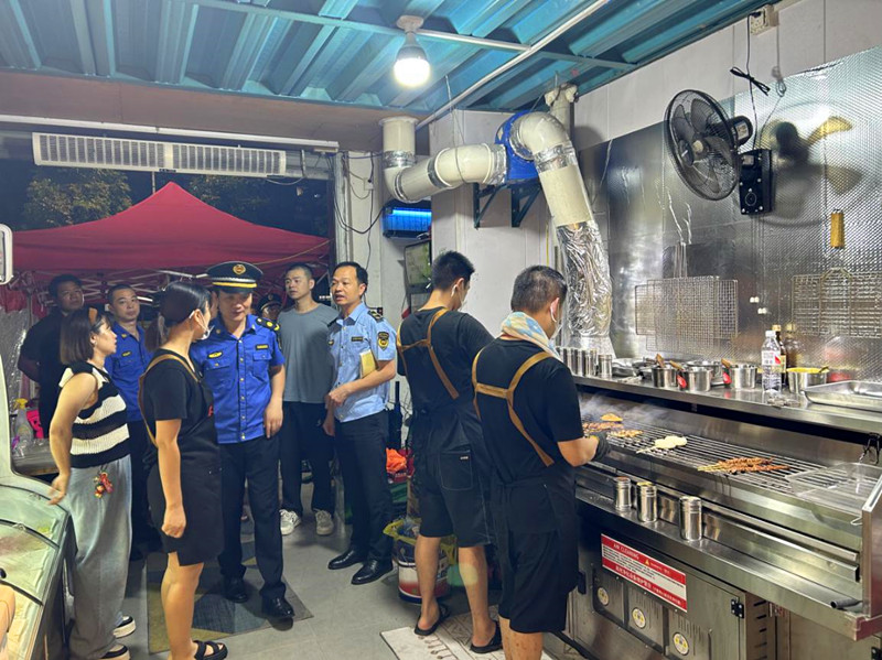 仙游縣多部門聯合開展餐飲油煙污染整治聯合執法
