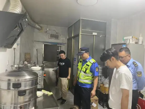 詩山鎮多部門聯合開展餐飲油煙暨燃氣安全整治行動