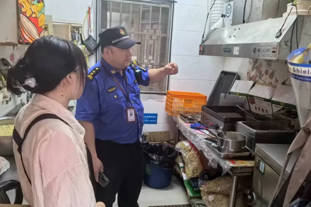 吳興區綜合行政執法局三舉措開展餐飲油煙污染擾民問題整治行動