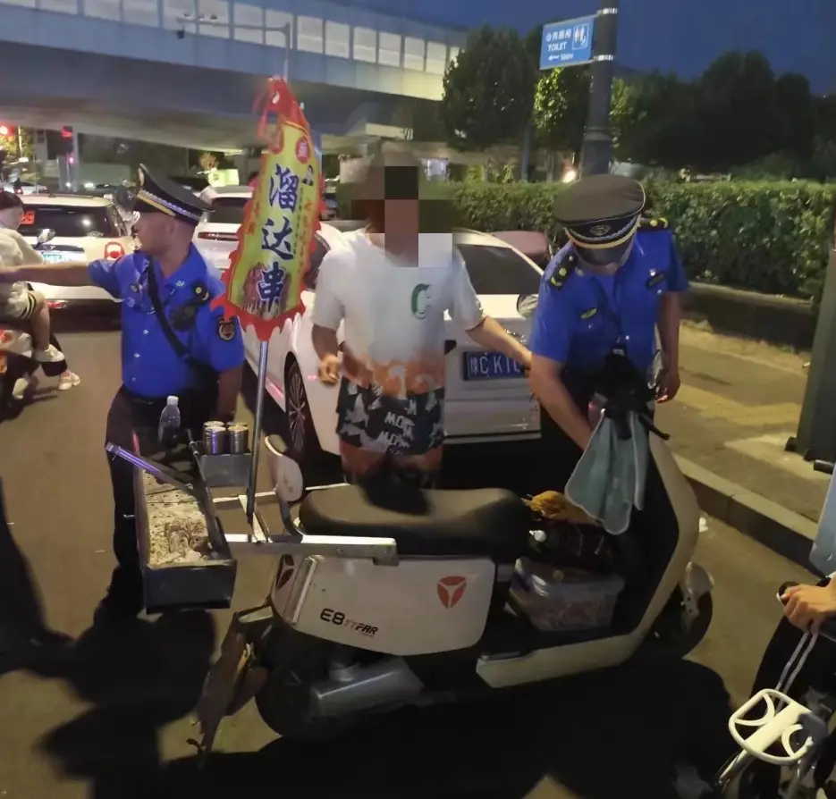 洛陽城管部門開展為期一個月的露天燒烤集中整治行動