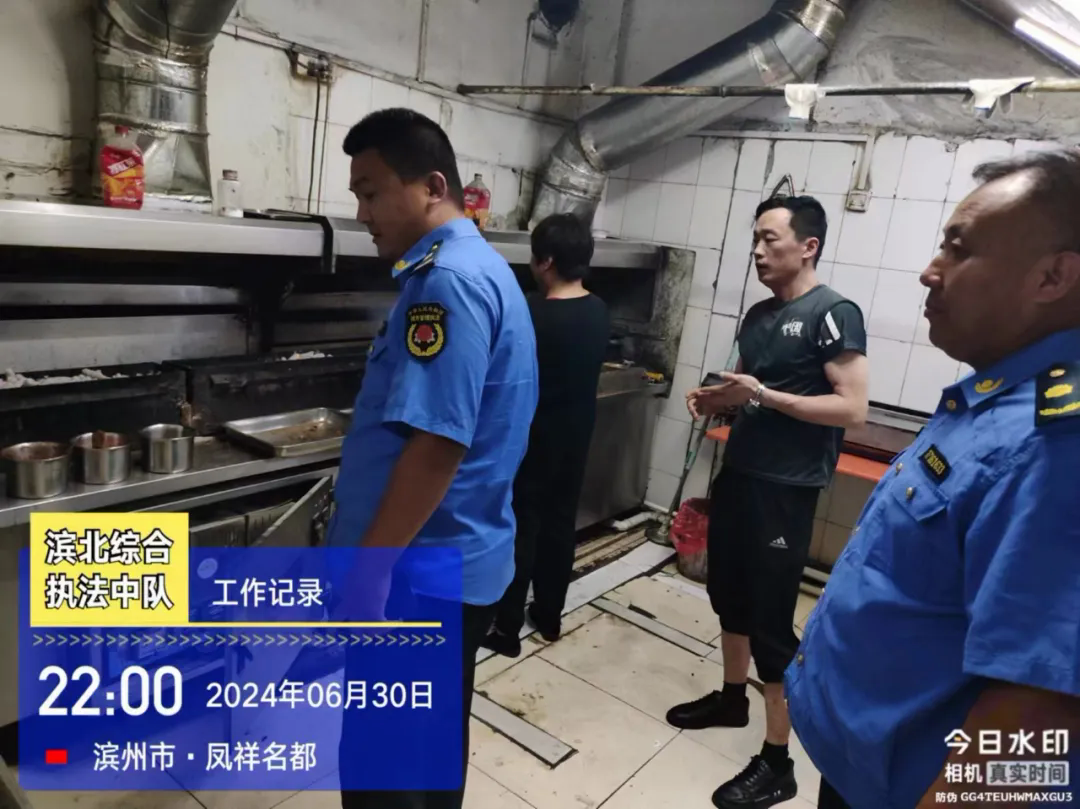 濱北街道綜合執法中隊加強轄區燒烤店油煙治理監管
