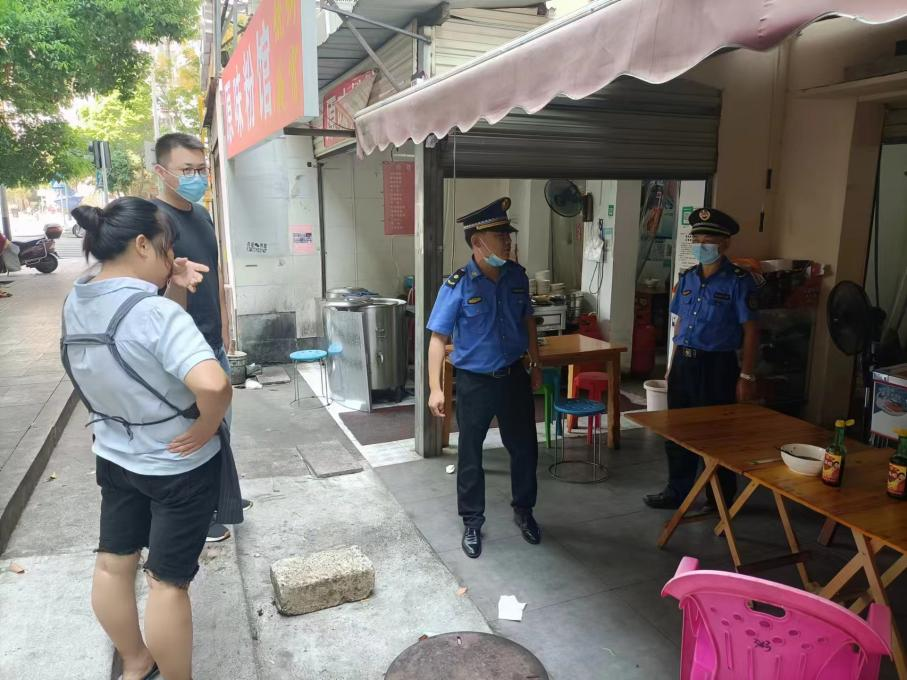 陡嶺社區開展轄區內餐飲門店油煙凈化器使用和保養維護情況檢查