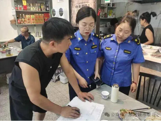 東河區城市管理綜合執法局三舉措推進餐飲油煙污染治理