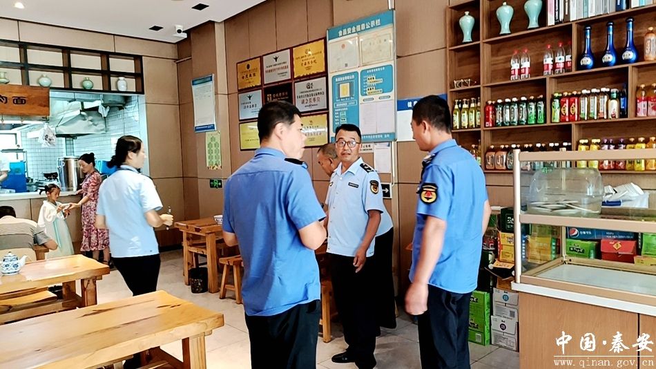 秦安縣城市管理行政執法隊開展餐飲油煙污染專項整治行動