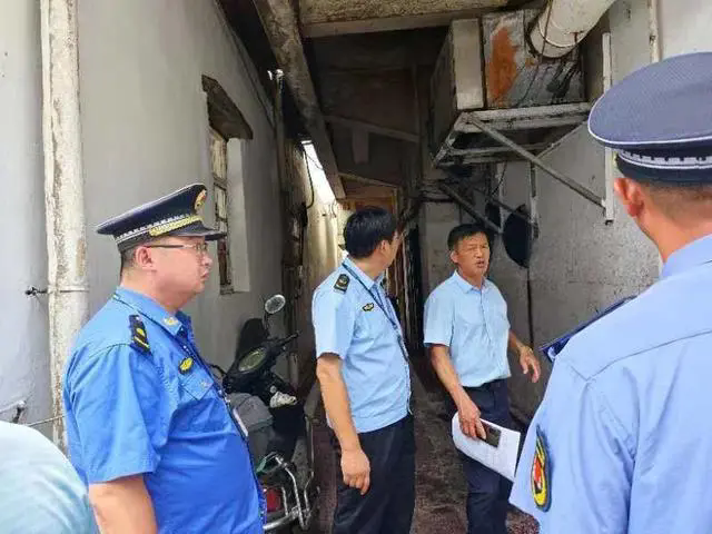 銅鼓縣多部門聯合開展餐飲服務環境提升行動