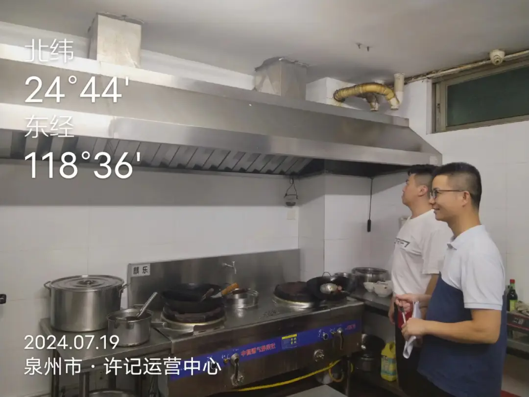 泉州市環境空氣質量專班開展餐飲油煙、露天燒烤巡查